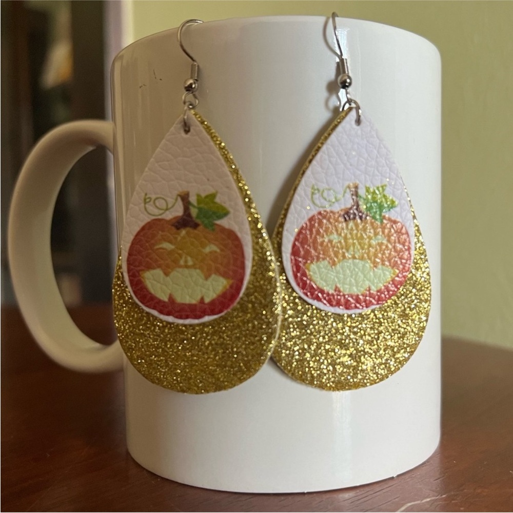 NWT Glittery Jack-O’-Lantern Halloween Tear Drop earrings